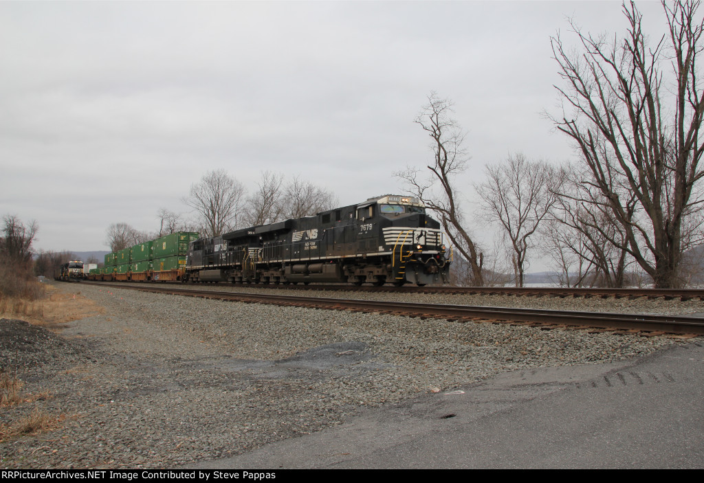 NS 7679 and 3614 take train 28X East